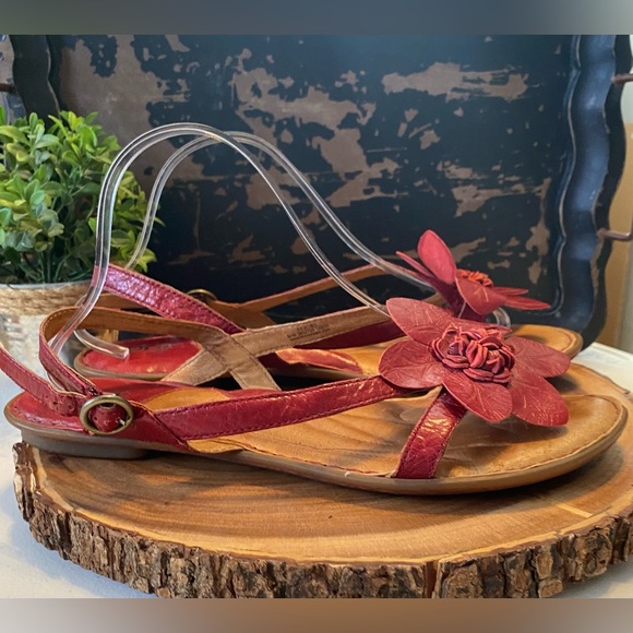 Born Red Leather Floral Sandals - Picture 5 of 11
